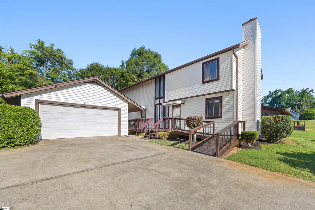 1105 Charter Oak Drive, Taylors, SC 29687