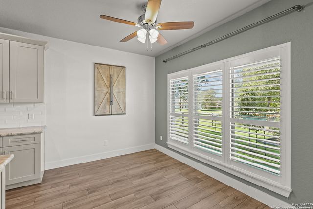 100 W Ashton, Floresville, TX 78114