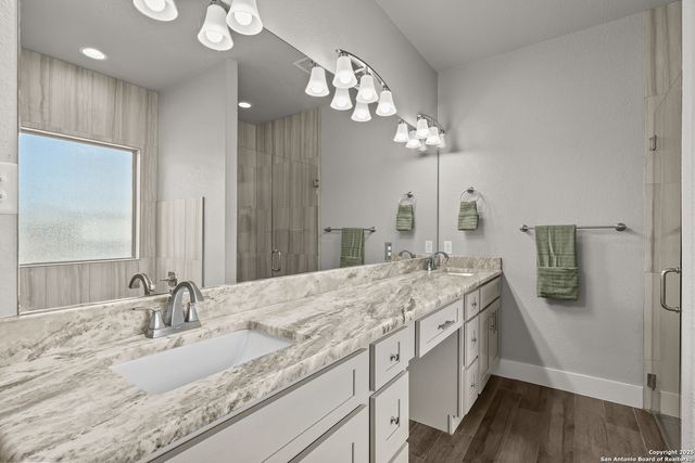 100 W Ashton, Floresville, TX 78114