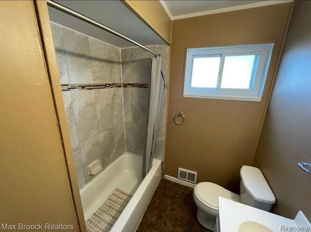 47 E Barrett Avenue, Madison Heights, MI 48071