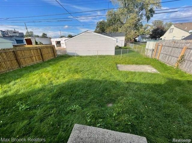 47 E Barrett Avenue, Madison Heights, MI 48071