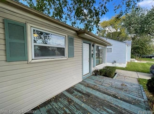 47 E Barrett Avenue, Madison Heights, MI 48071