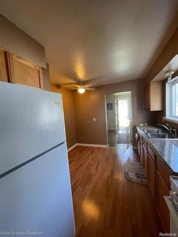 47 E Barrett Avenue, Madison Heights, MI 48071