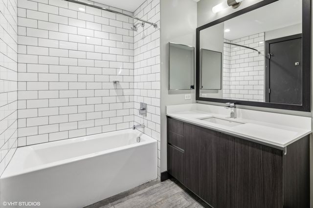 171 N Aberdeen Street 913, Chicago, IL 60607