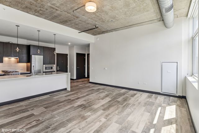 171 N Aberdeen Street 913, Chicago, IL 60607