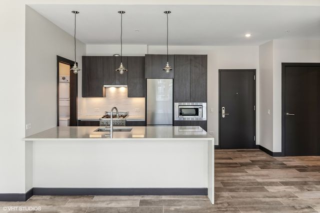 171 N Aberdeen Street 913, Chicago, IL 60607