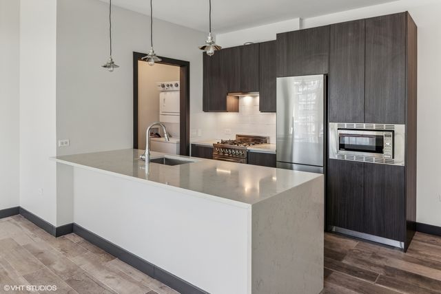 171 N Aberdeen Street 913, Chicago, IL 60607