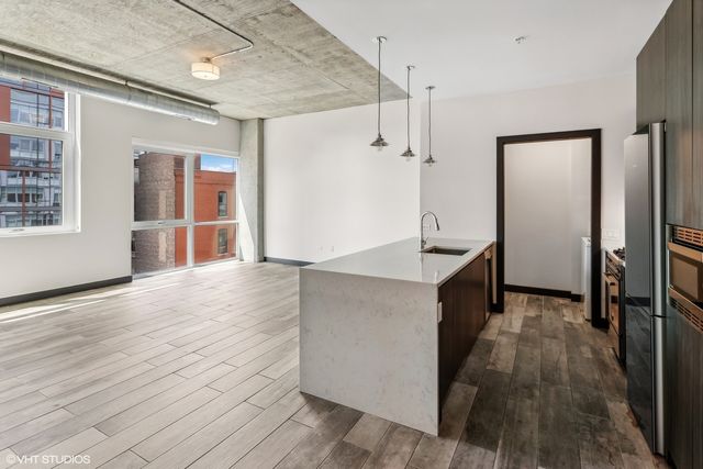 171 N Aberdeen Street 913, Chicago, IL 60607
