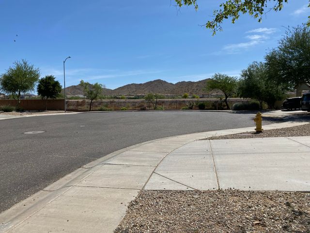 2411 W VIA DONA Road, Phoenix, AZ 85085