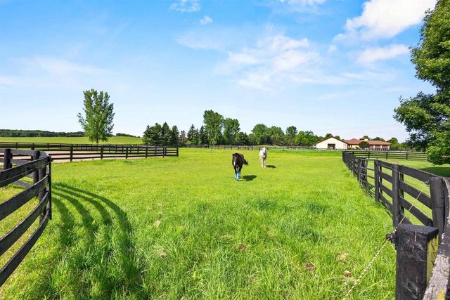 W3493 EQUESTRIAN TRAIL, Freedom, WI 54913