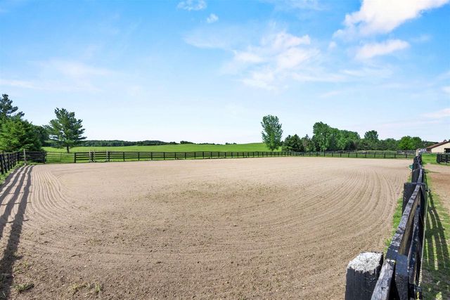 W3493 EQUESTRIAN TRAIL, Freedom, WI 54913