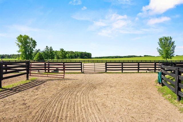 W3493 EQUESTRIAN TRAIL, Freedom, WI 54913