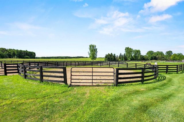 W3493 EQUESTRIAN TRAIL, Freedom, WI 54913