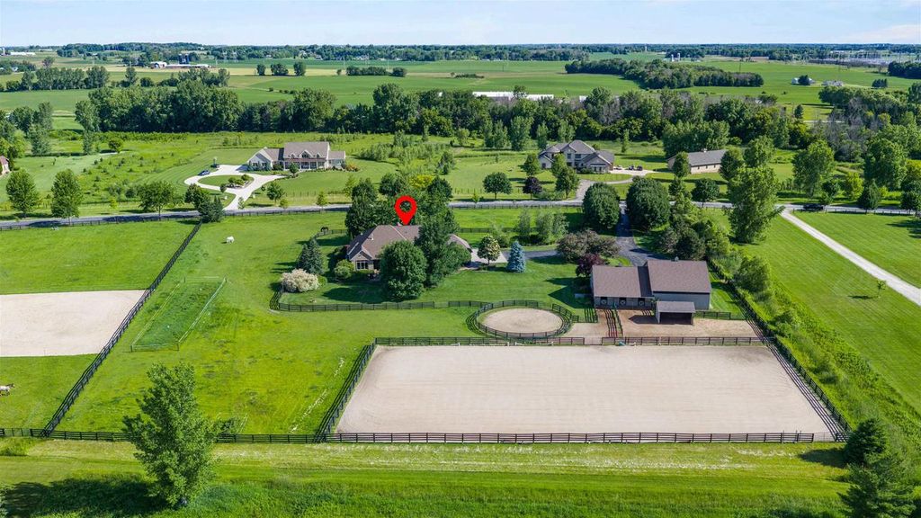 W3493 EQUESTRIAN TRAIL, Freedom, WI 54913