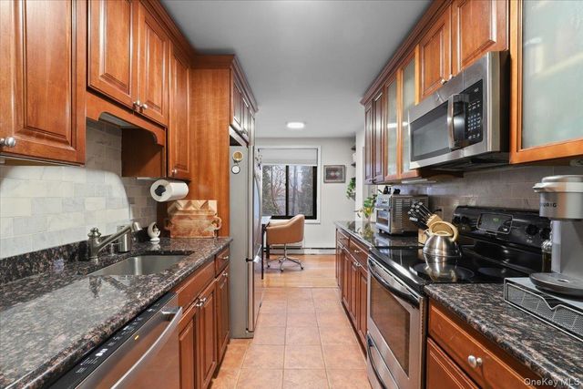 130 Colonial Parkway 1F, Yonkers, NY 10710