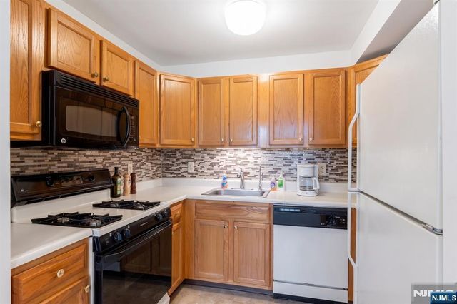 81 Park Edge 2K, Berkeley Heights, NJ 07922