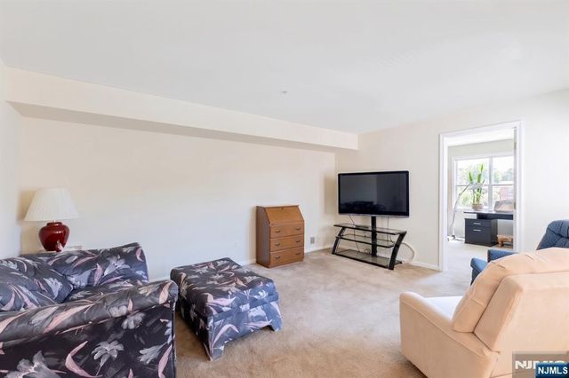 81 Park Edge 2K, Berkeley Heights, NJ 07922