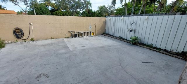 19525 E Cypress Ct E 19525, Hialeah, FL 33015