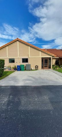 19525 E Cypress Ct E 19525, Hialeah, FL 33015