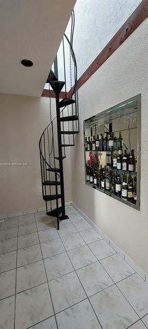 19525 E Cypress Ct E 19525, Hialeah, FL 33015