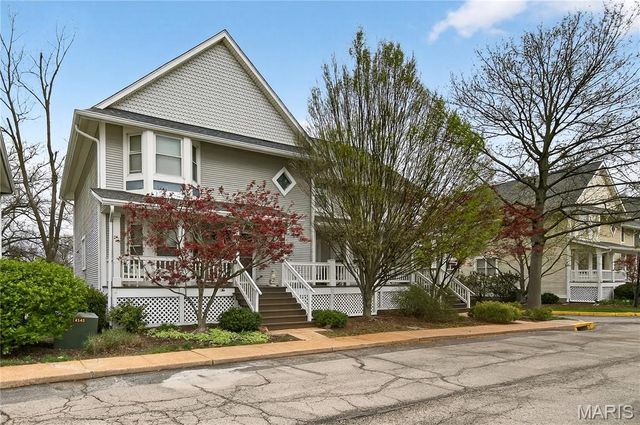 1187 Hawken Place, Webster Groves, MO 63119