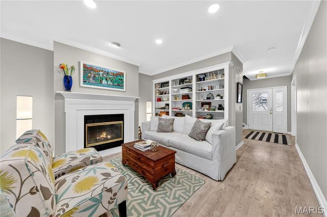 1187 Hawken Place, Webster Groves, MO 63119