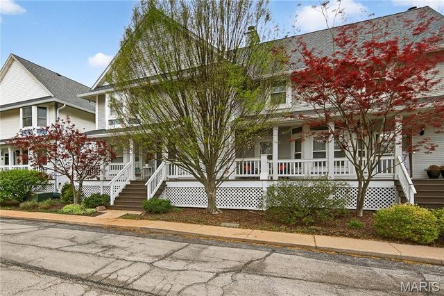 1187 Hawken Place, Webster Groves, MO 63119