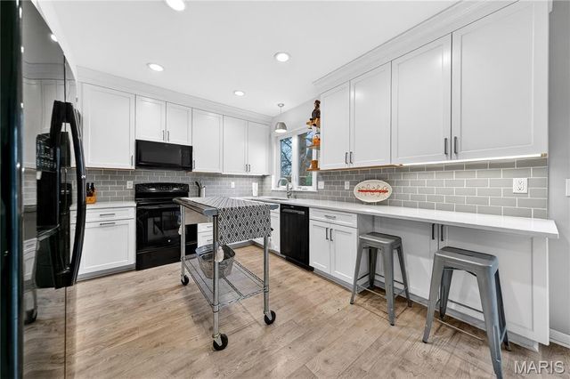 1187 Hawken Place, Webster Groves, MO 63119