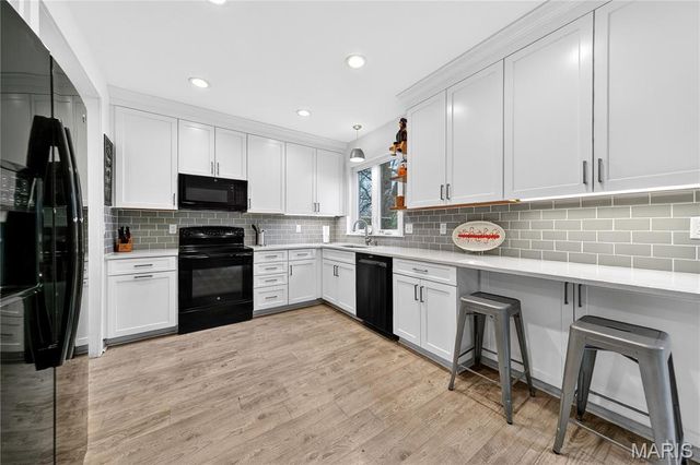 1187 Hawken Place, Webster Groves, MO 63119
