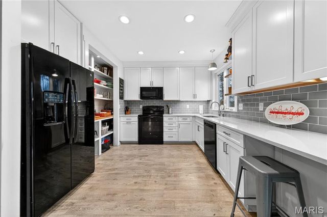 1187 Hawken Place, Webster Groves, MO 63119