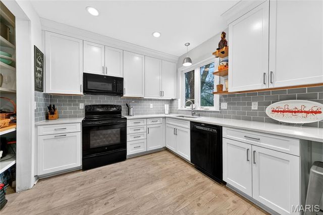1187 Hawken Place, Webster Groves, MO 63119