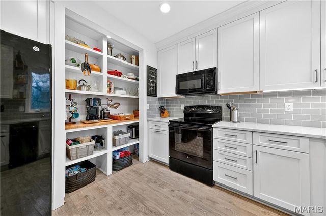 1187 Hawken Place, Webster Groves, MO 63119