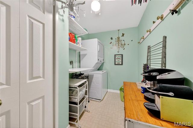1187 Hawken Place, Webster Groves, MO 63119