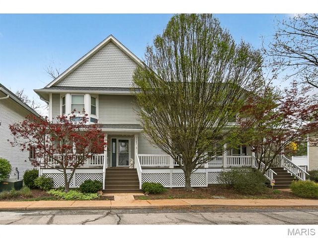 1187 Hawken Place, Webster Groves, MO 63119
