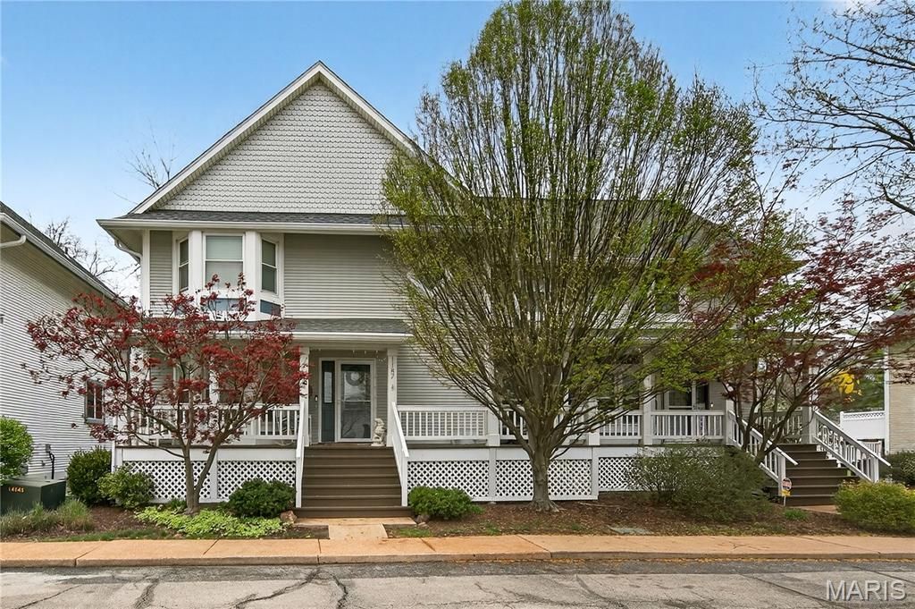 1187 Hawken Place, Webster Groves, MO 63119