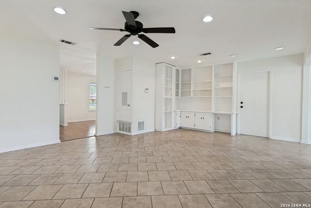 4407 Sun Vista Ln, San Antonio, TX 78217