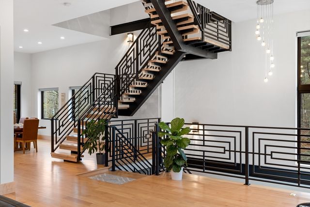 71 Grove St, Brookline, MA 02467