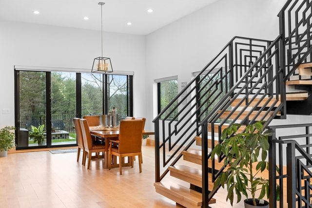 71 Grove St, Brookline, MA 02467