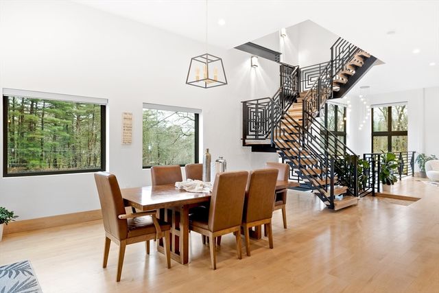 71 Grove St, Brookline, MA 02467