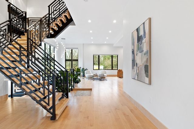 71 Grove St, Brookline, MA 02467