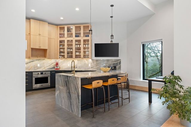 71 Grove St, Brookline, MA 02467