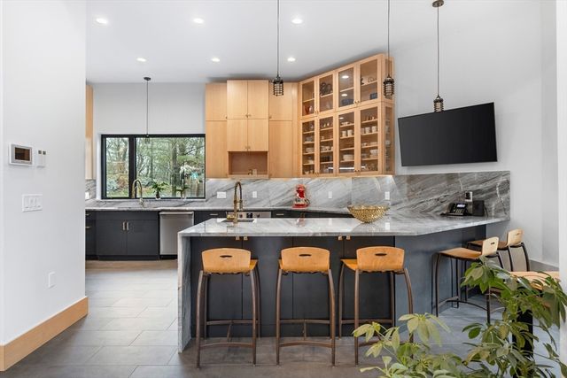 71 Grove St, Brookline, MA 02467