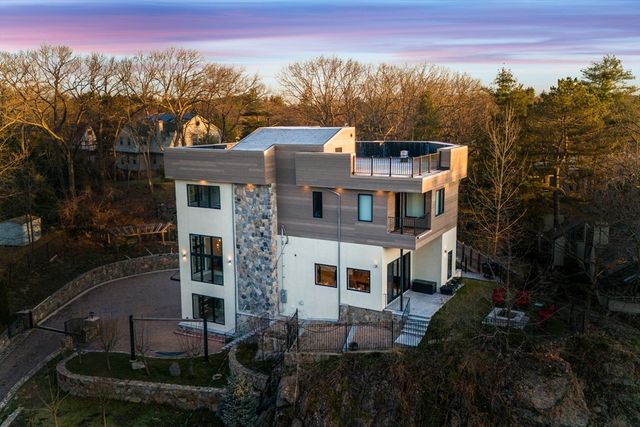 71 Grove St, Brookline, MA 02467