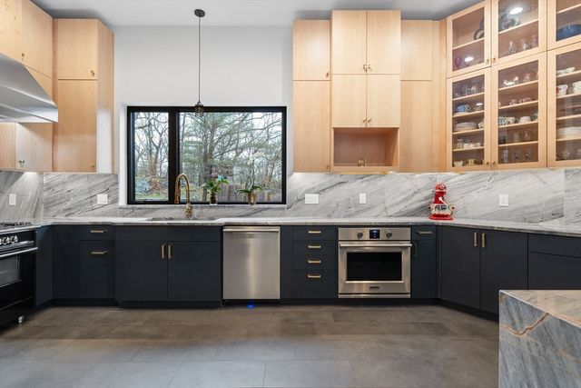 71 Grove St, Brookline, MA 02467