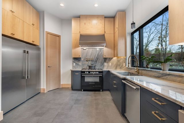 71 Grove St, Brookline, MA 02467