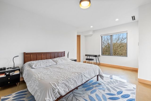 71 Grove St, Brookline, MA 02467