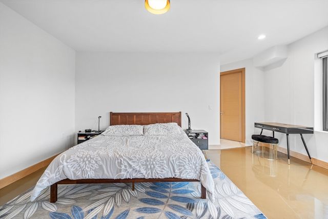 71 Grove St, Brookline, MA 02467