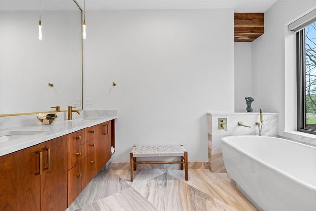 71 Grove St, Brookline, MA 02467