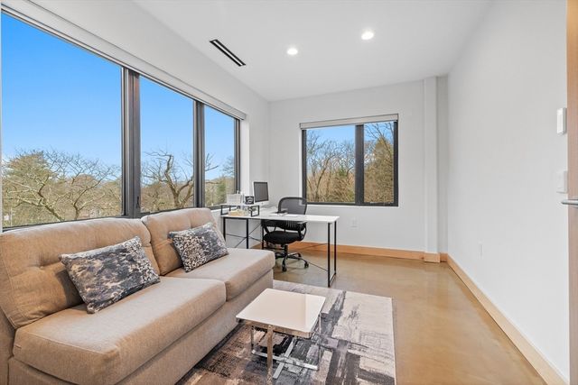 71 Grove St, Brookline, MA 02467