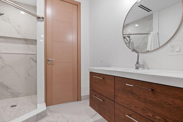 71 Grove St, Brookline, MA 02467